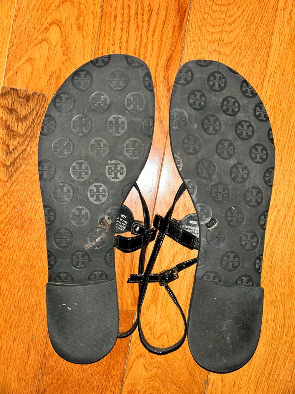 Tory Burch Black Patent Logo Thong Sandals with Gold Emblem - Picture 8 of 9